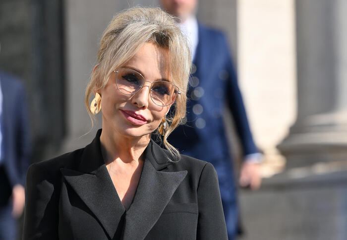 AlessandraOdri's tweet image. Premesso che Marina Berlusconi parla a titolo personale e che non rappresenta nessuno, ma appare evidente che quello che ha dichiarato in un'intervista, farebbe rivoltare il padre nella tomba. Parla di concessione graduale della cittadinanza (??!), teme che Trump distrugga…