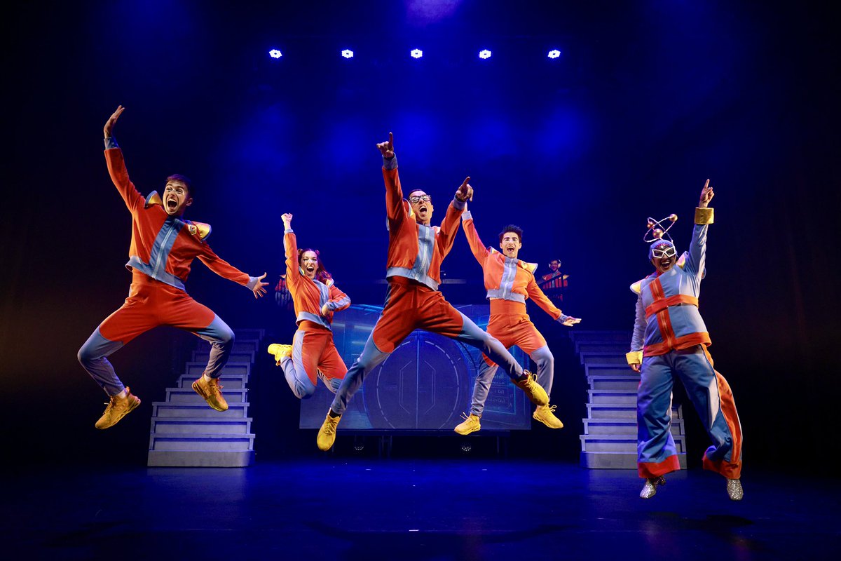 Acabem la nostra estada al <a href="/sat_teatre/">SAT! Sant Andreu Teatre</a> molt agraïts i amb el cor ben ple. ♥️
Molt aviat seguirem fent enlairaments a la lluna, honrant el nom dels nostres avis i estimant amb màxima llibertat. 🚀✨

#ARMSTRONGunmusicalmoltespacial