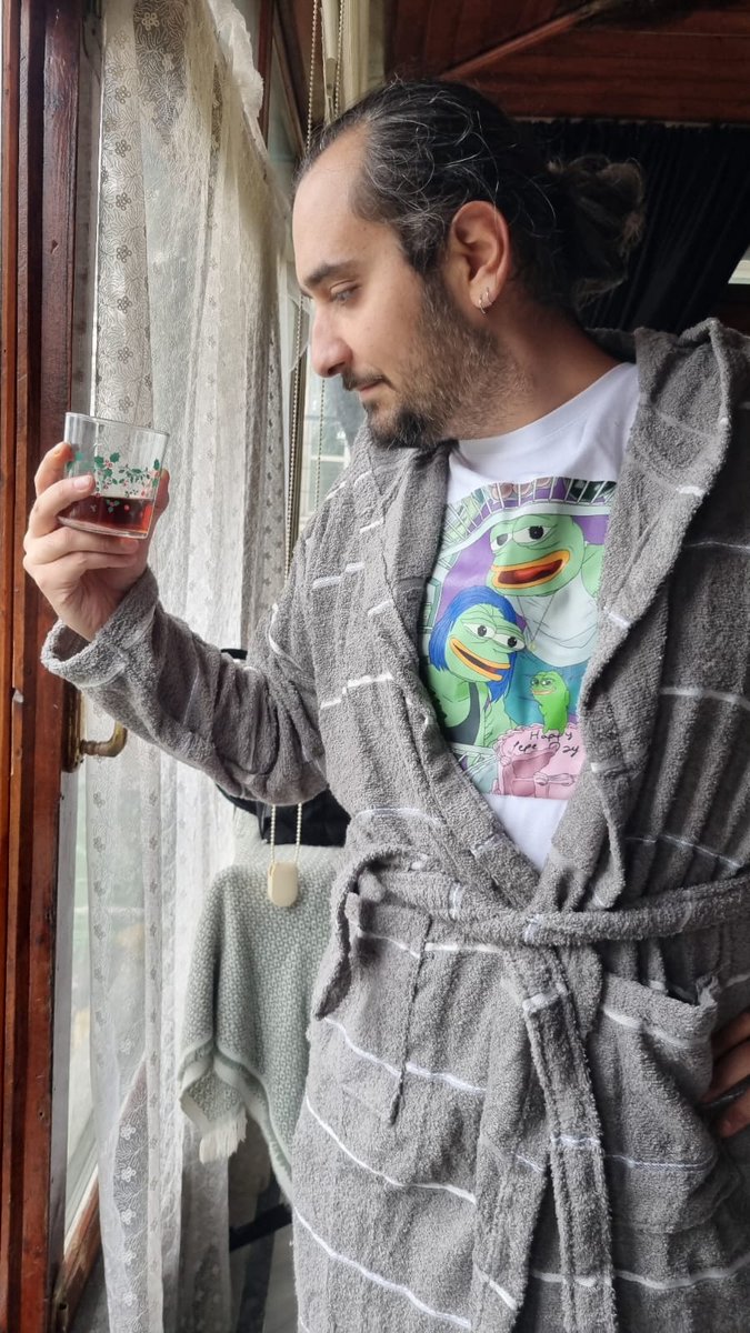 Today is my bday and my best fren gave me a t-shirt with my animation NFT printed on it as a gift., the best bday present 😆

foundation.app/mint/eth/0x5F5…