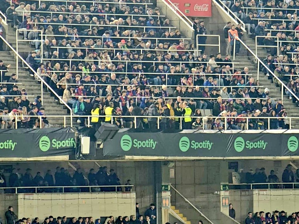 PenyaAlmogavers's tweet photo. Kim Jong Jan i la llibertat d'expressió a Montjuïc. #Valors
VOLEM LA GRADA D'ANIMACIÓ! 
#SenseLaGradaNoEnsAgrada
#VolemLaGradaDAnimacio 
#FCBRayo  #FCBlive #FCBarcelona https://t.co/y9ST1hlC0Q