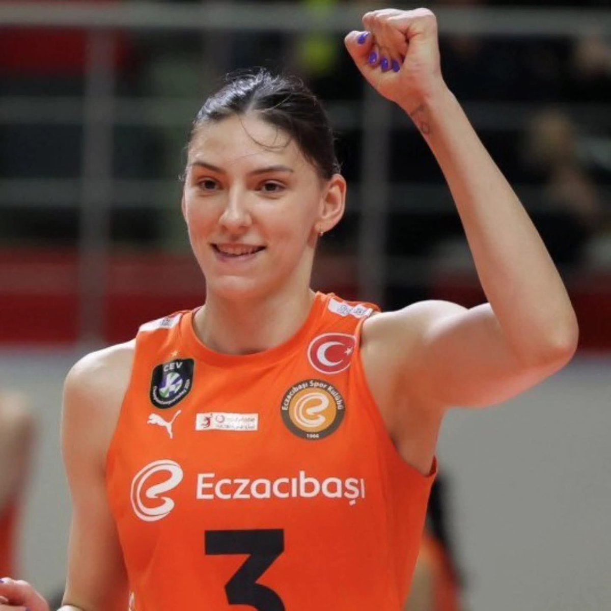 💥¡SI A VAKIFBANK! 🇹🇷

Después de 10 años, Tijana Bosković dejará Eczacibasi a final de la temporada y se unirá a VakifBank, el otro gigante de Estambul.
Según los medios turcos, el contrato ya ha sido firmado.