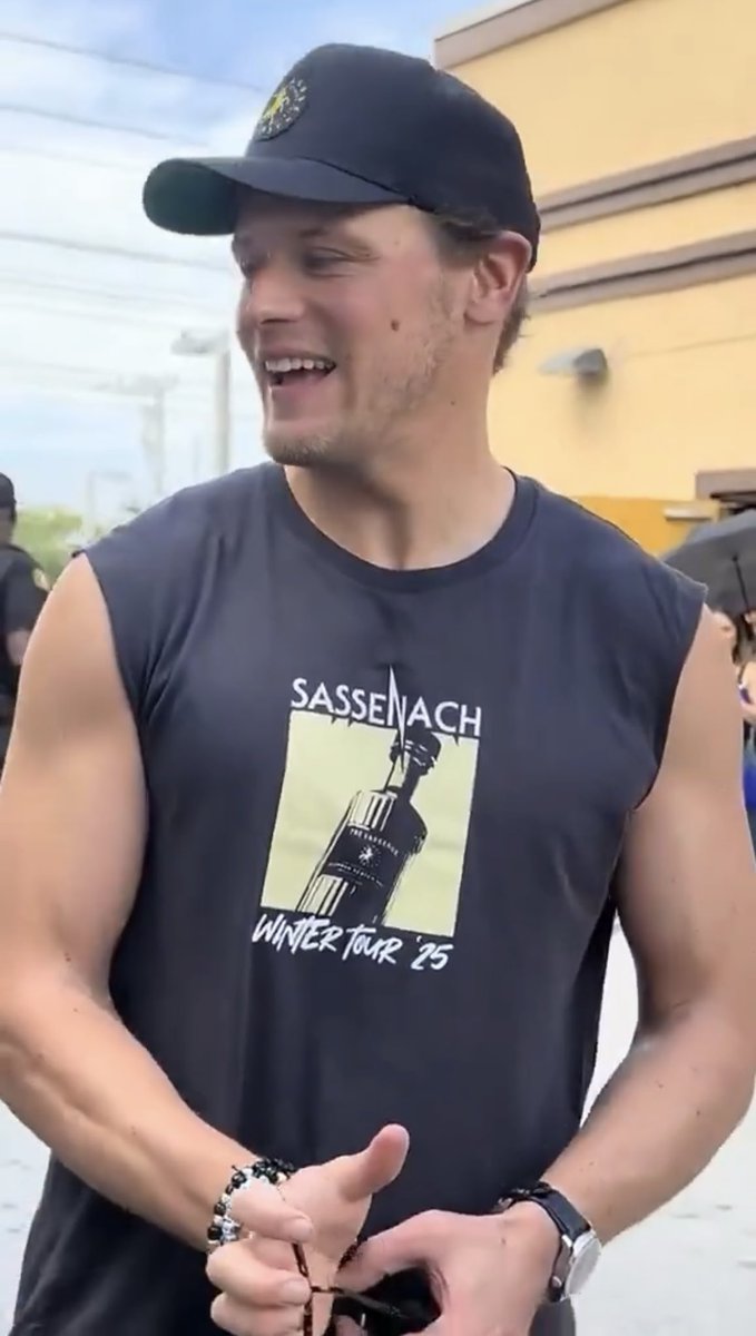 My goodness sir!! I’m speechless 😍🥵🫠🔥🔥🔥#SamHeughan #SassenachWinterTour25 #SassenachSpirits #Miami  📸: From video by disney_mama223