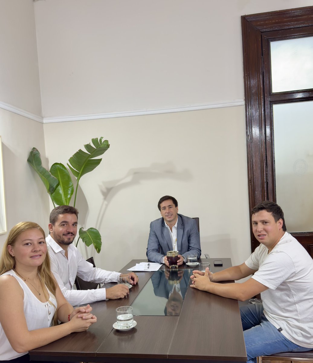 Hoy tuvimos una reunión muy productiva con el Secretario General de la Gobernación, <a href="/MauricioColello/">Mauricio J. Colello</a>, para dialogar  gestiones importantes a nuestra comunidad de Colonia Avellaneda.