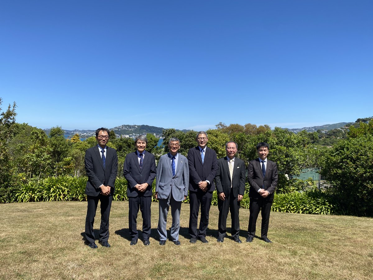 Ambassador Osawa welcomed professors from Tokyo University of Agriculture 🇯🇵.
They are on a research trip 🇳🇿, focusing on how NZ agribusiness companies are creating shared values to realise sustainability.
Ambassador wishes the professors will be able to harvest a lot of useful