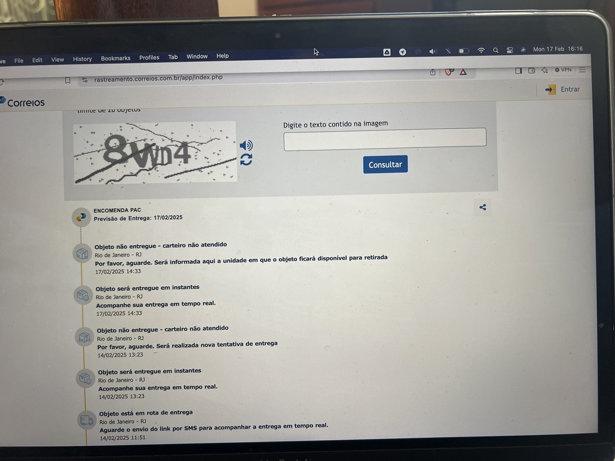 vassis1's tweet photo. @MercadoLivre Como é possível o aviso de que a mercadoria seria entregue em instantes chegar junto com a mensagem de que o carteiro não foi atendido e, por isso, a encomenda não foi entregue? @correiosBR https://t.co/lVjuYnpFLf