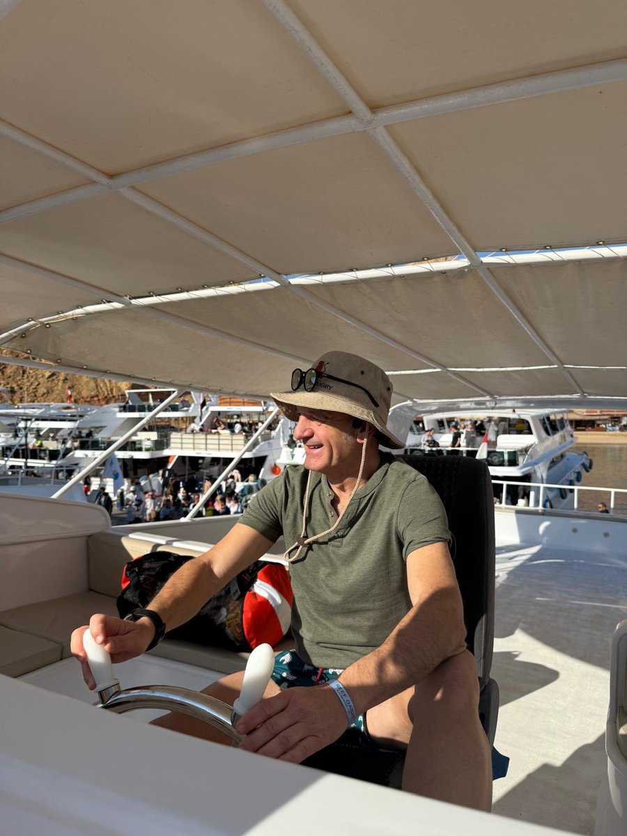 Going diving to the Red Sea con gente top 🙌🏼 Viajes para siempre 🐡💙🐡

#moonchaser #bebrave #diving #buceo #redsea #siempre #always #gracias #nofear #nevergiveup #marrojo #SharmElSheij #rebirth #conunasonrisaenelalma #nottodaybut88