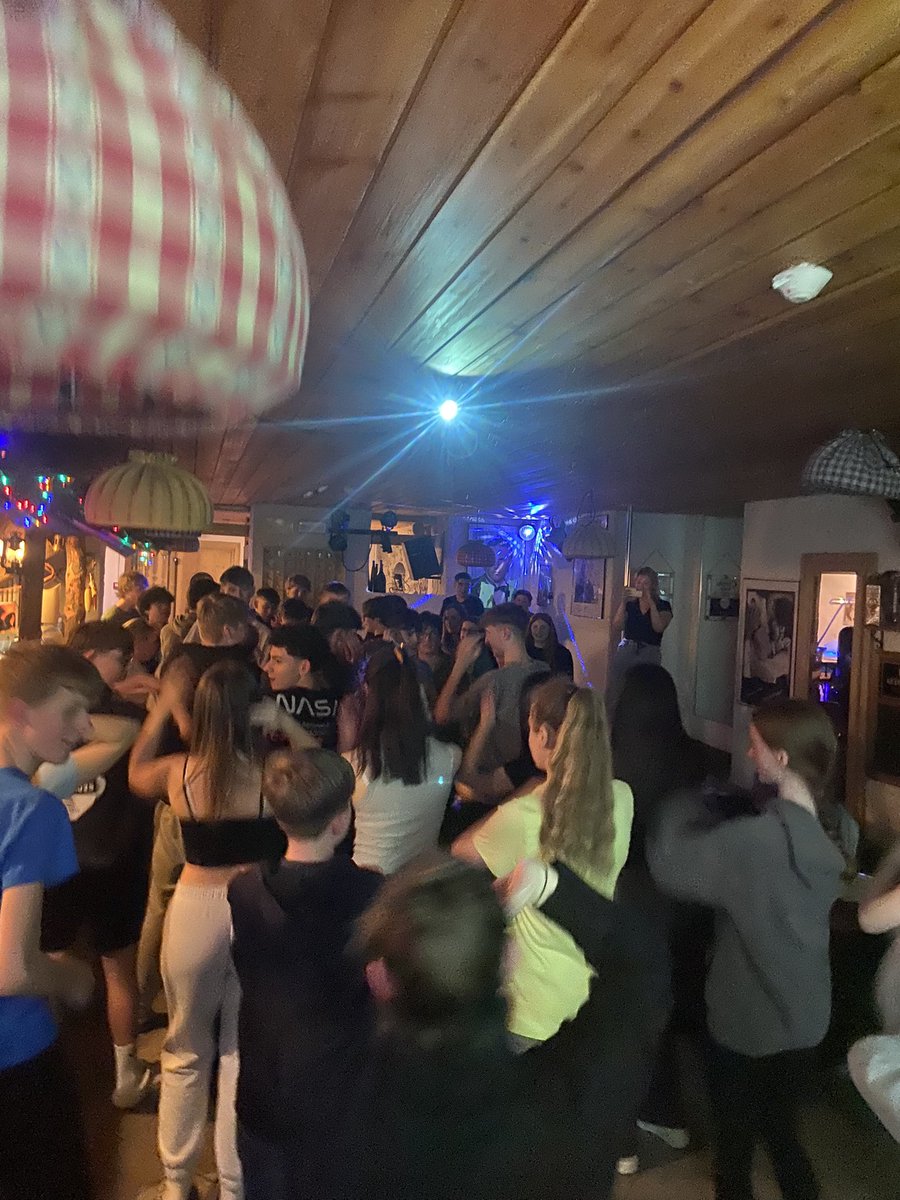 AHS Skiing tweet media