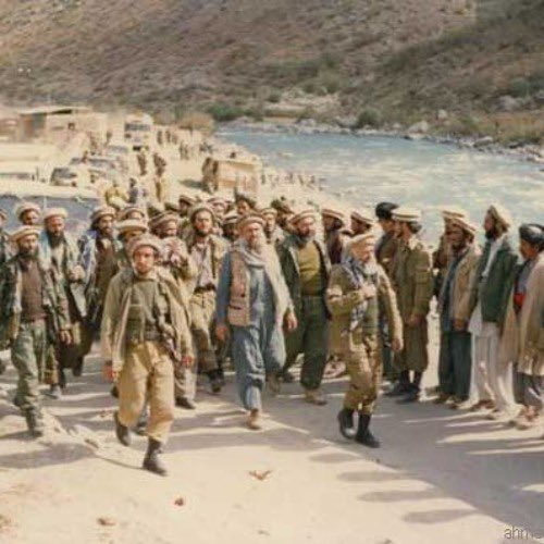 اسلام تاجیکانه

تعریف «اسلام تاجیکانه» همواره محل مناقشه و بحث‌های گسترده بوده است، زیرا برداشت‌ها و عملکردهای متنوعی از اسلام در میان گروه‌های مختلف تاجیک مشاهده شده است. این گوناگونی سبب شده که هر گروه یا جریان سیاسی و فکری، تعریفی از اسلام ارائه دهد که متناسب با منافع و