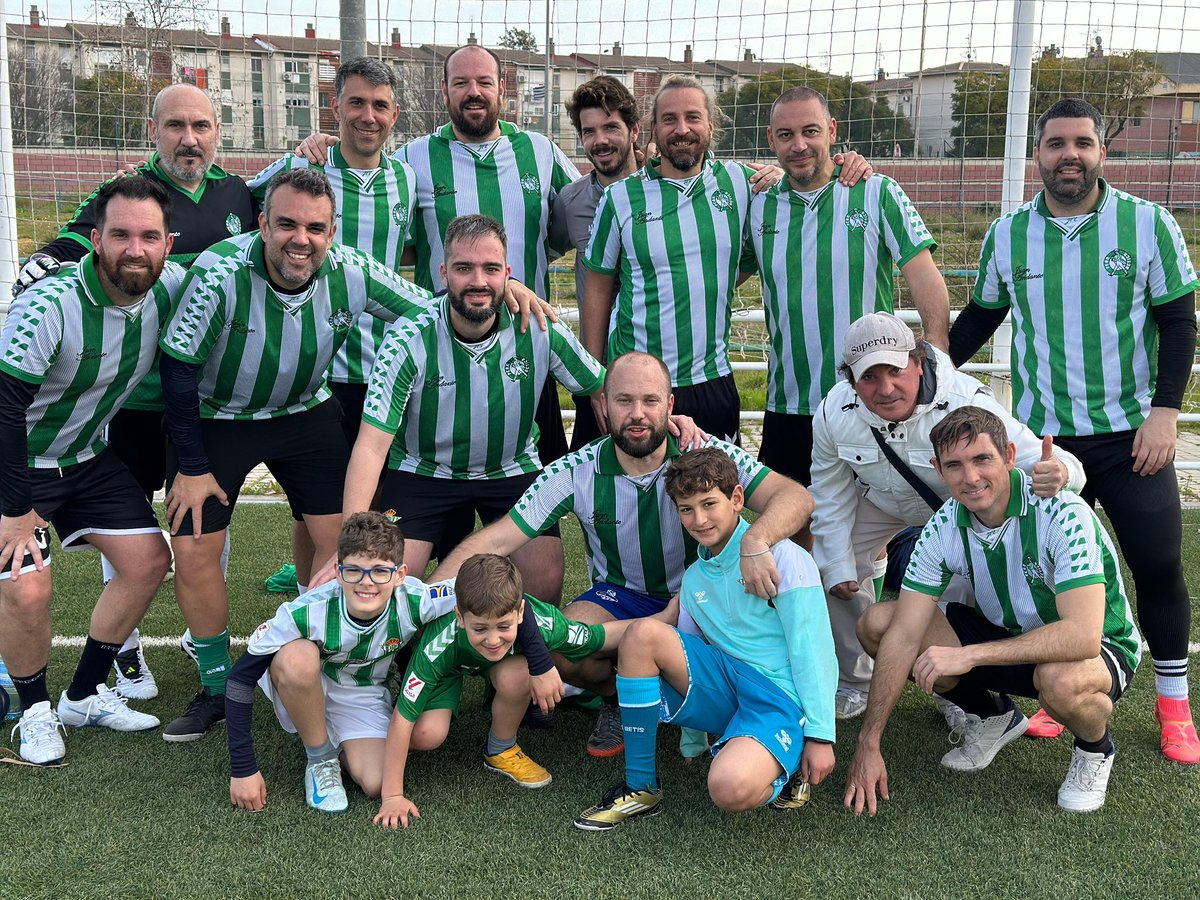 pb_laesquinita's tweet photo. Gracias a todas las peñas participantes en la III edición de la Copa Margarino por acompañarnos en un día de béticismo y peñismo tan especial para nosotros. Por muchos años más 💚⚽️💪🏻🇳🇬@pbalgeciras @PB_ElBarril @PBJuanAndante @LocosBetis https://t.co/NQnP78alSB