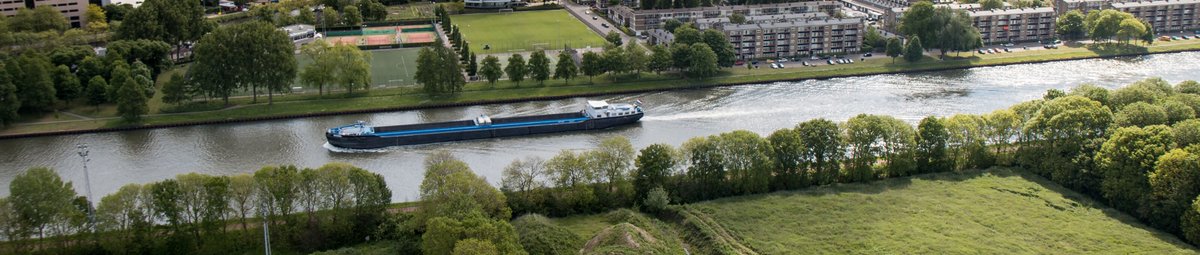 Op dinsdag 18 en woensdag 19 februari 2025 is het #AmsterdamRijnkanaal ter hoogte van Diemen van 10.00 tot 14.00 uur gestremd. Netbeheerder <a href="/tennet_nl/">TenneT Netherlands</a> herstelt dan 1 circuit van de hoogspanningslijnen die vandaag beschadigd zijn geraakt. Meer weten? 👇

bit.ly/4k0MGbY