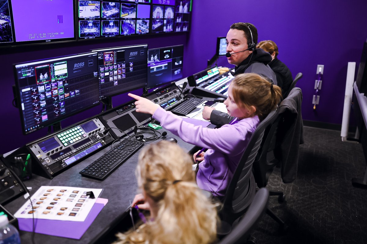 kstatesports's tweet photo. Inspired girls become empowered women 💪

Saturday's @KStateWBB game was another opportunity to 𝑳𝒆𝒂𝒅 𝑯𝒆𝒓 𝑭𝒐𝒓𝒘𝒂𝒓𝒅 and unlock limitless potential as this young group shadowed the many areas of what makes a successful event at Bramlage Coliseum. #NGWSD https://t.co/GEADbslvQq