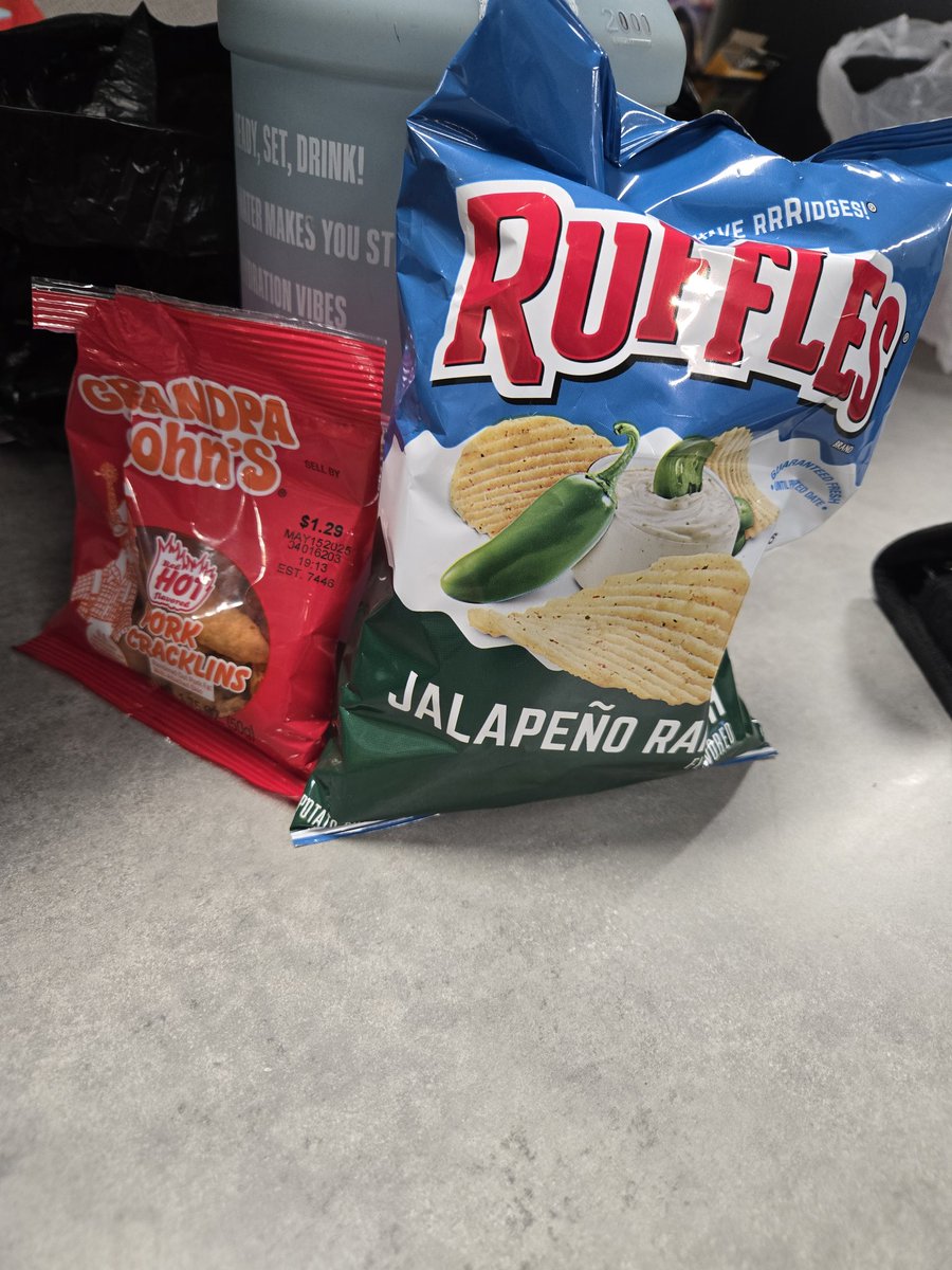 changeofheart11's tweet photo. I tried to finish my ghost pepper rotel with @RUFFLES but found garlic seasoning clump https://t.co/pz45I4CZWC