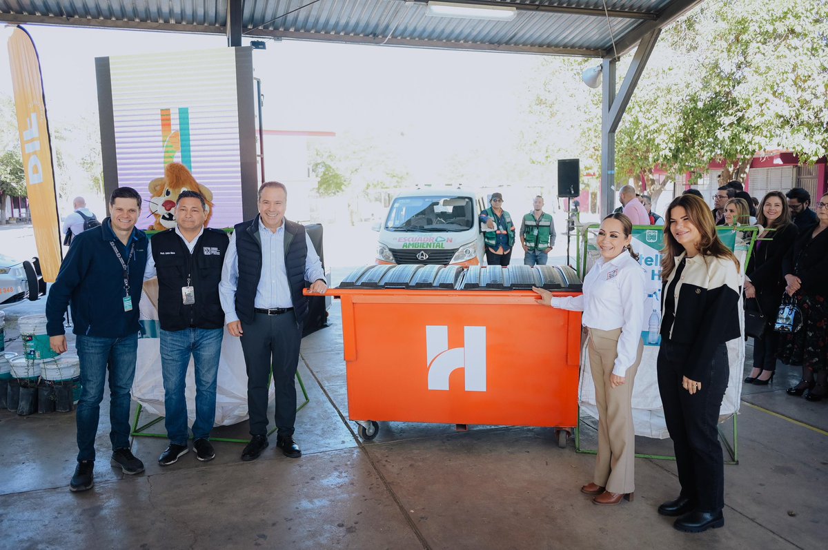 tonoastiazaran's tweet photo. En Hermosillo, estamos comprometidos con la prevención de adicciones.

Por ello, hoy damos un paso importante al presentar el Programa Advertencia, en el Lunes Cívico de la Secundaria Juan Escutia.

Un modelo de formación educativo que, en colaboración con @DIFdeHermosillo y @AmoryConviccion, llegará a 10,000 jóvenes de secundaria y bachillerato, brindado herramientas para que tomen mejores decisiones.

#TrabajoQueSeNota