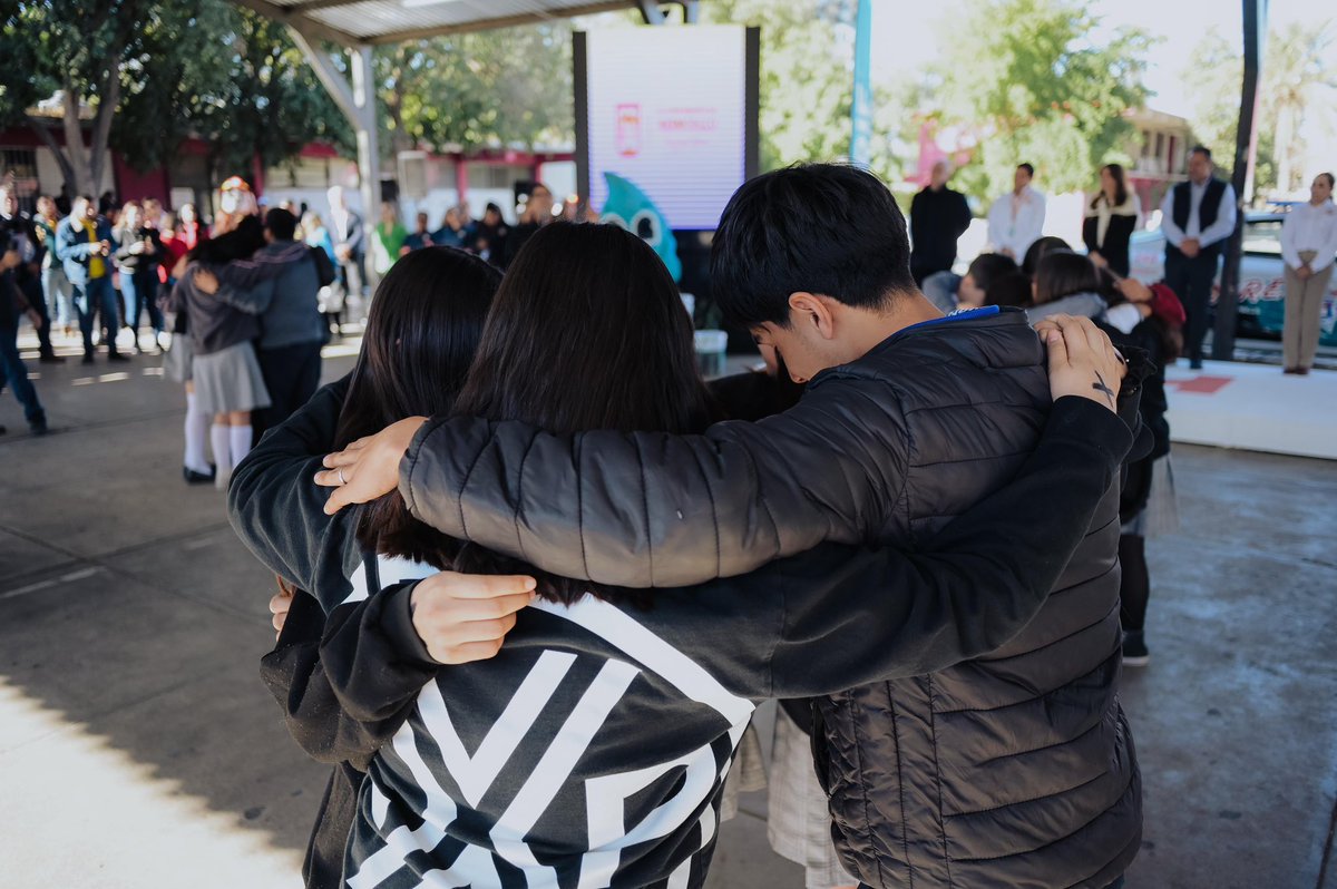 En Hermosillo, estamos comprometidos con la prevención de adicciones.

Por ello, hoy damos un paso importante al presentar el Programa Advertencia, en el Lunes Cívico de la Secundaria Juan Escutia.

Un modelo de formación educativo que, en colaboración con <a href="/DIFdeHermosillo/">DIF Hermosillo</a> y