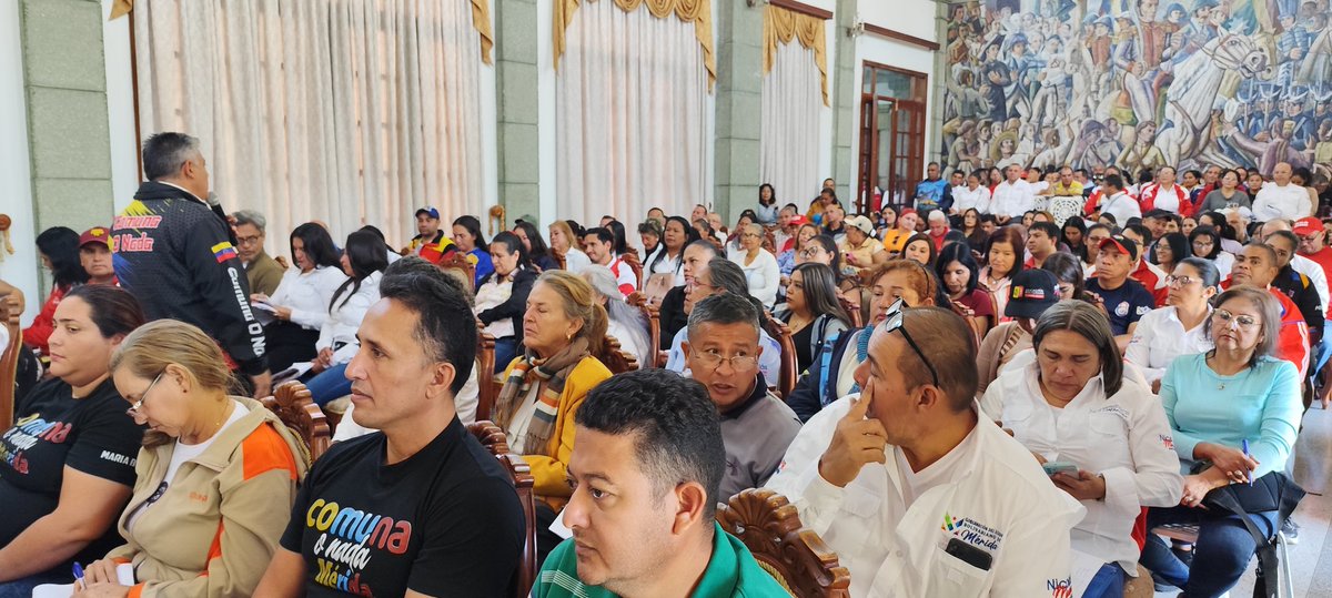 Seguimos en batalla con nuestro pueblo Comunero tal como lo ha orientado nuestro Presidente <a href="/NicolasMaduro/">Nicolás Maduro</a> y nuestro hermano Gobernador <a href="/JEHYSONGUZMAN/">JEHYSON GUZMÁN</a> desde el 1er Encuentro Estadal Ruta de acompañamiento al poder popular.

#ComunaONada