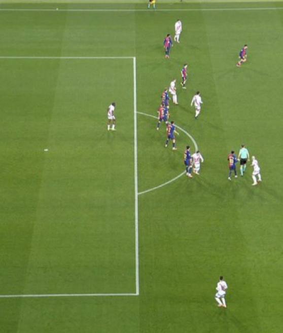 🚨🚨سبب الغاء هدف رايو فايكانو ان المهاجم راندي نتيكا كان متسللًا وقام بتعطيل انييغو مارتينيز عن حركته.