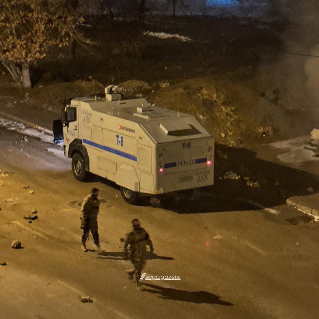 Van’a kayyum ataması sonrası sokağa çıkan örgüt destekçilerinin ardından, Özel Harekat’ın yiğit akıncı beyleri sahaya indi.