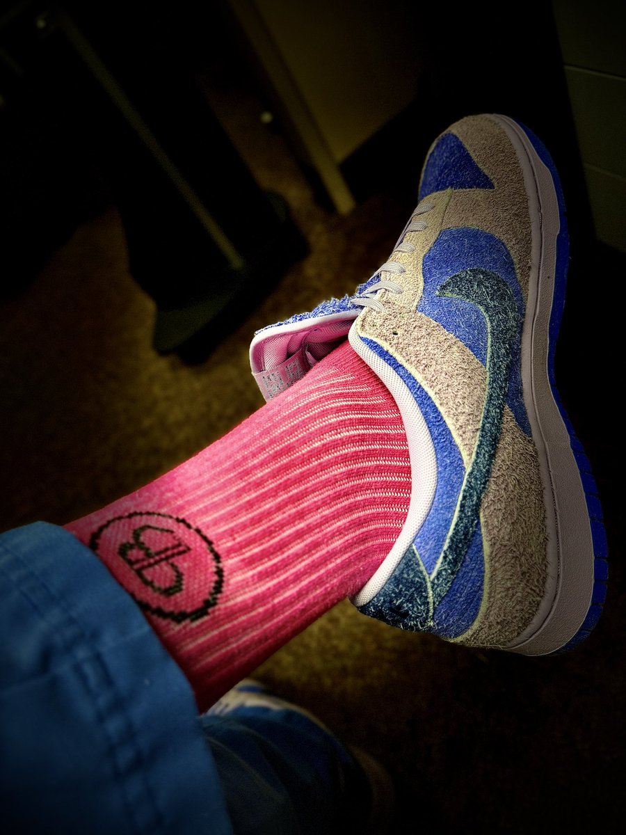 moreshoesthan's tweet image. D17 @JerLisa_Nicole’s #bhmkotd25

Literally and figuratively the softest shoes I own.
Dunk Low SE “Hydrangeas” 

Wearing those sweet, sweet @BlendsPoetic 🧦 🧦 
 
#bhmkotd
#docsindunks
#snkrsandscrubs
#yoursneakersaredope 
#nike #dunklow
#SNKRS #sneakers #sneakersaddict
#wearfigs