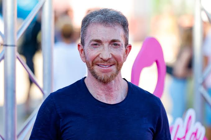 ¿Quién domina el prime time de los lunes?

♥️ Si David Broncano es tu favorito.

🔁 Si Pablo Motos es tu elección.

#ElHormiguero #LaRevueltaTVE #LaRevuelta