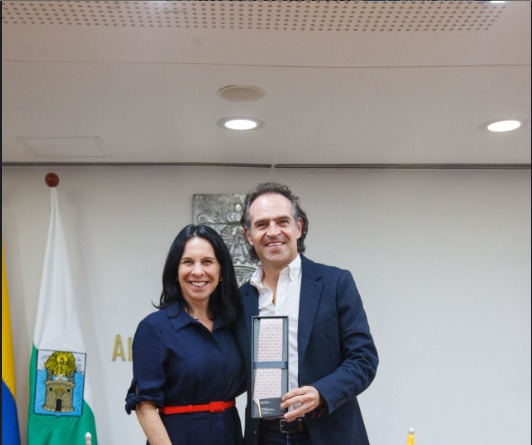 QuebecColombia's tweet photo. 🎭🎶 ¡Misión cumplida! Montréal y Colombia tienen mucho en común, y esta misión de industrias culturales y creativas lo confirmó. Se crearon puentes, se exploraron oportunidades y se destacó el gran potencial de colaboración. Gracias a las 18 empresas quebequenses participantes https://t.co/KNnEPkW35k
