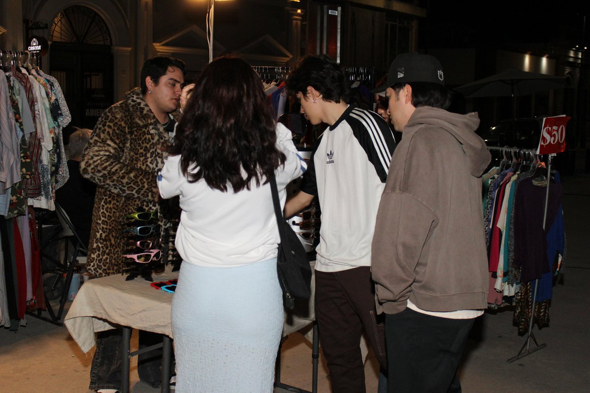 Esto es un poco de lo que se vivió el domingo en el #MercaditoNaranja convocado por <a href="/JovMov_Sonora/">Jóvenes en Movimiento Sonora</a>. 
Un gusto ver a nuestras juventudes involucrados en la importancia y el impulso al consumo local. ¡Felicidades! 🧡🍊