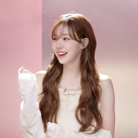 pannchoa's tweet image. Winter's visuals in warm tones helps knet get over their cool-tone obsession
tinyurl.com/5bjmzzf6