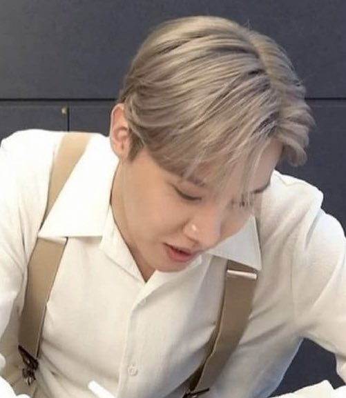 BTSI_7's tweet photo. HBD LOVE😍🥺🌞 https://t.co/4MIgDiKkNS