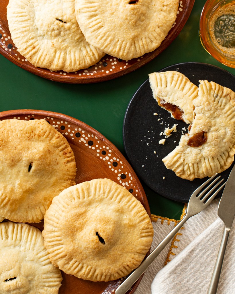 If you're a fan of sweet empanadas, you have to try Coyotas, a much loved empanada like pastry. When I first tried traditional ones in Sonora, I was smitten with the classic take with a simple piloncillo filling that melts and caramelizes in the oven. patijinich.com/flaky-round-em…