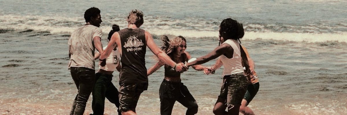 ‍‍ ‍ 𝔴𝔥𝔬 ‍ 𝔞𝔯𝔢 ‍ 𝔶𝔬𝔲 ‍ ？ tweet media