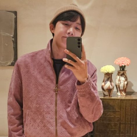 apo_7_bangpo's tweet photo. Congrats to tho world cause the SUNSHINE is born😻🌞💋
Love you my one and only love🧚‍♀️💜🥹
💗🎂🎊
#HappyBirthdayjhope
#JHOPEDAY 
#OurHobiPower
#AlwaysWithUARMYHOPE
#HobiOurShiningStar
#PrinceOfGwangjuJHOPE
#제이홉_사랑한다고_940218번말했다
#무대위빛나는별_제이홉_생일축하해 https://t.co/jbHRze9qV0
