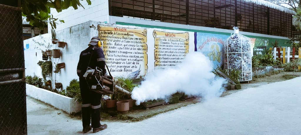 EducacionZ5_Ec's tweet photo. ✅🚜 ¡Cumplimos con la agenda de fumigaciones en varias instituciones educativas del Distrito 09D13 Balzar! 🌿💨
#ElNuevoEcuadorResuelve https://t.co/Uw2STSxjHx