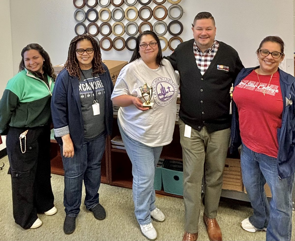 👏🏽Congratulations to our campus registrar, Mrs Gomez, for winning the Award  of Excellence 🏆!!  She truly deserves recognition for her hard work and dedication. We appreciate all that you do at D9!