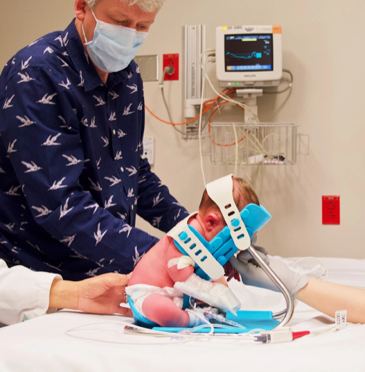 Infant lumbar punctures can be tricky, with 38% of first attempts unsuccessful. <a href="/smoltapinc/">SMöLTAP</a> positioning stabilizer improves success rates by securely holding infants in place, reducing stress for both baby &amp; team. CEO Robert Cooper explains how!  

pedsmrkt.com/blogs/newslett…