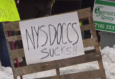 StopInmateAbuse's tweet photo. 👉As an advocate for NY's incarcerated, I am in full agreement with this statement, created by corrections staff and seen at today's @NYSDOCCS  Collins & Elmira CFs strikes. Who says we can't find common ground? 😁 @GovKathyHochul @NewYorkStateAG @SalazarSenate @TownsendSarena @danstec @Jones_Assembly @EliseStefanik @MarshallProj @SerenaFreeHer1 @NewHourNY @LISJAN_19 @JDrolshagen @JasonBNicholas @CCA_NY @CriticalConvoHR @nysfocus @BPHACaucus @nytimes