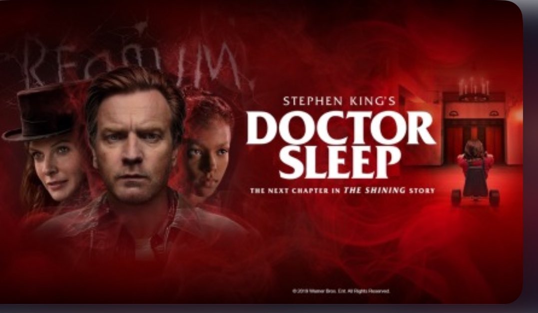 『シャイニング』のスピンオフ作品『ドクター・スリープ』では、トラウマとアルコール依存症に苦しむ大人になったダニーが描かれます。ホスピスで働く彼は、初めて「シャイニング」を使い、217号室の患者を安らかに死なせます。この部屋は、ダニーが心の中
