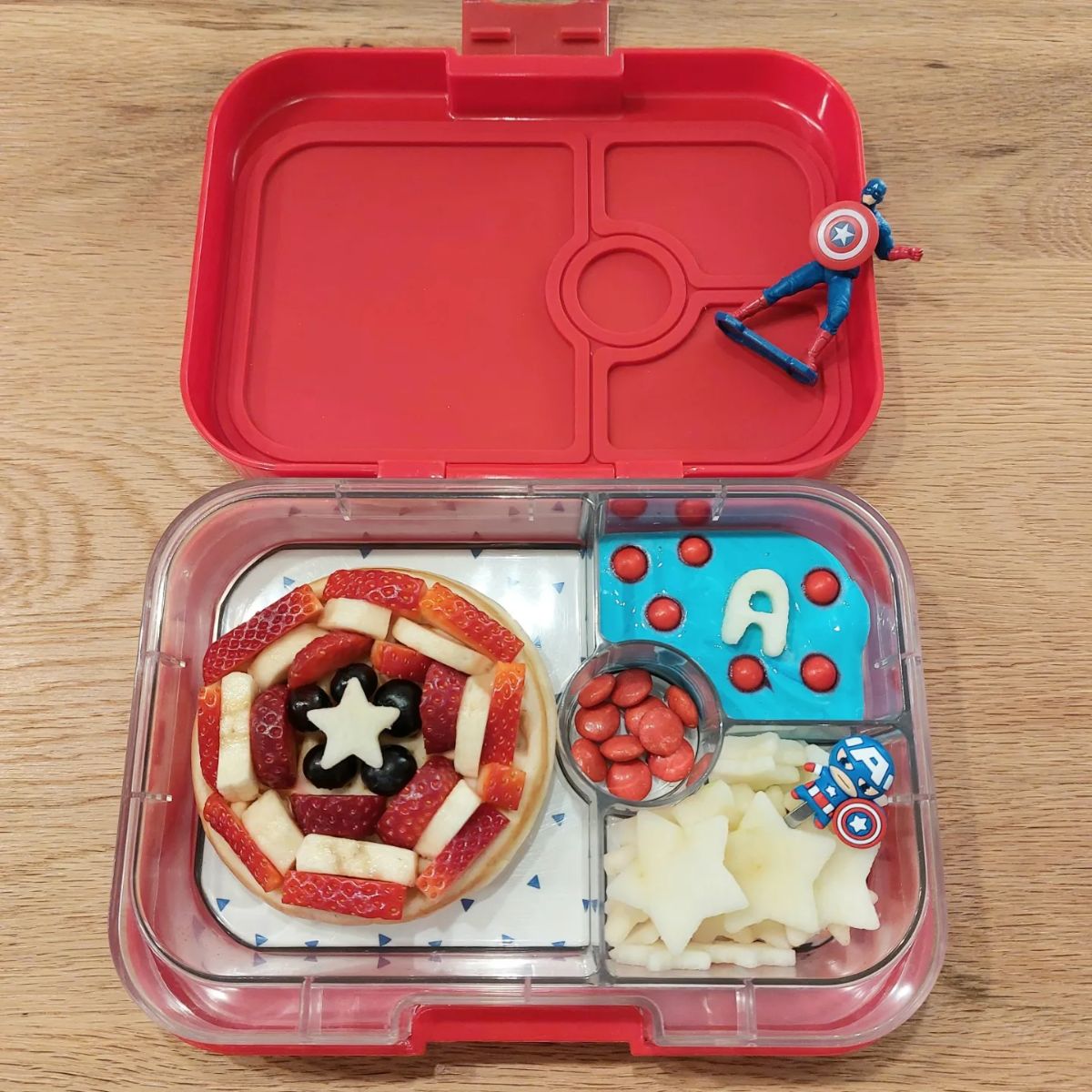 teukoapp's tweet image. Happy Monday! Let’s start this Captain America week with a heroic breakfast-for-lunch!
teuko.com/l/e65d7c68
#CaptainAmerica #CreativeFood #FruityPancakes #KidsLunch #LunchboxIdeas #SuperheroLunch #Teuko