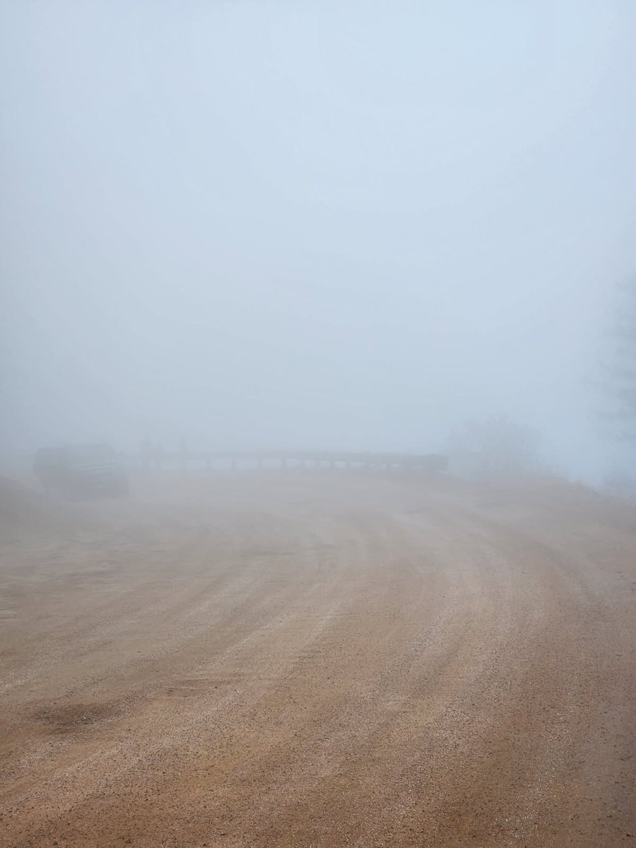 ViewFromTrails's tweet image. #❤️☮️🌐👣✌️
#🇨🇦🇲🇽🇪🇺
#CloudRunning
#RoadRunning
#Mountains
#Colorado

10 Miles of Cloud Running on Saturday morning was a Real Hoot...❤️😶‍🌫️❤️

Snow started to fall after dropping below 7,000 Feet

📷: Tourists taking in the Beautiful View 😶‍🌫️🤳