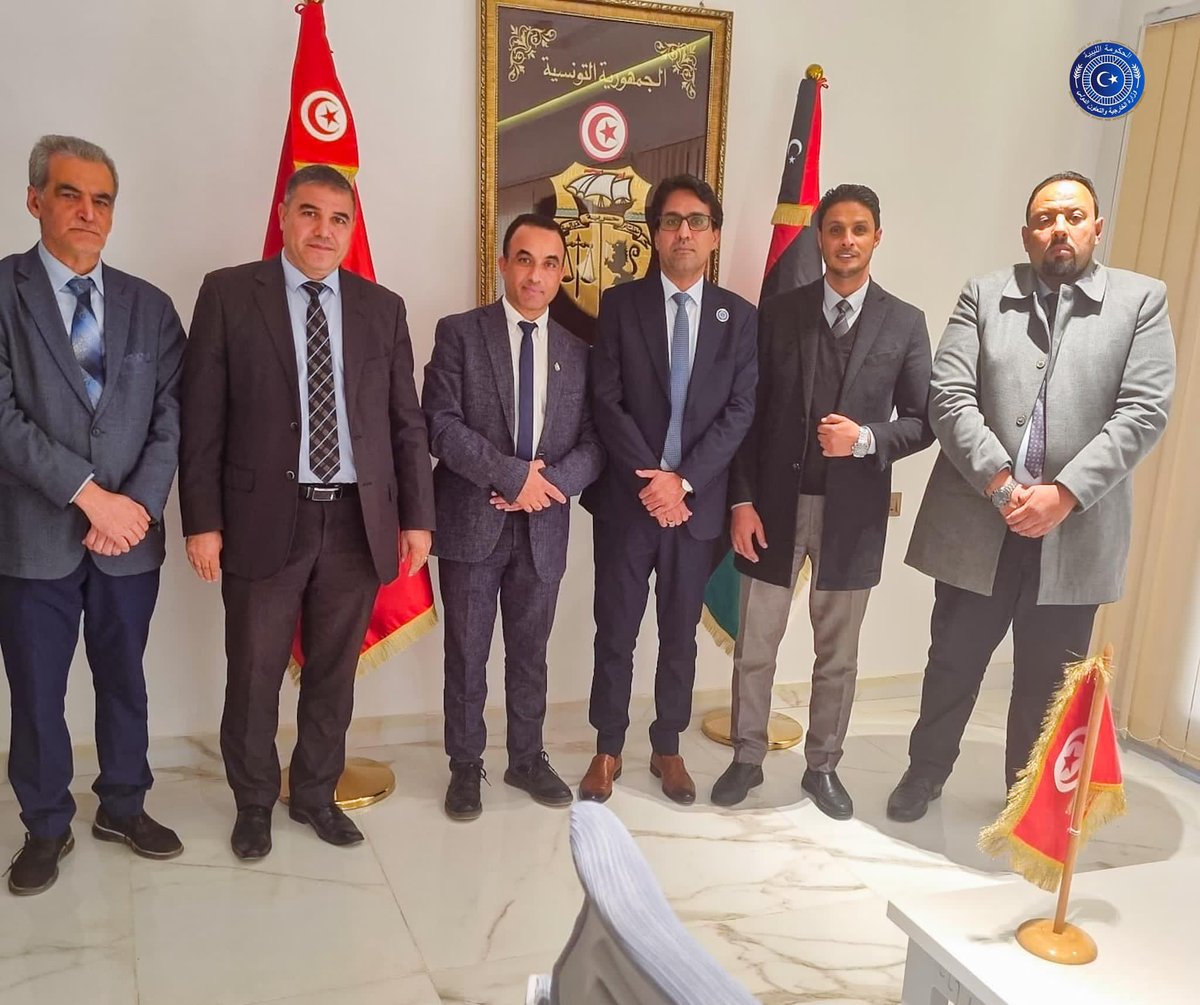 🔹 بتعليمات من معالي وزير الخارجية والتعاون الدولي بالحكومة الليبية، د. عبدالهادي الحويج، تعقد إدارتا الشؤون القنصلية والمراسم العامة اجتماعًا مع القنصلية العامة التونسية يوم الاثنين 17 فبراير 2025، في مقر القنصلية بمدينة #بنغازي، بحضور القنصل العام بالنيابة محمد بكار ومسؤولين