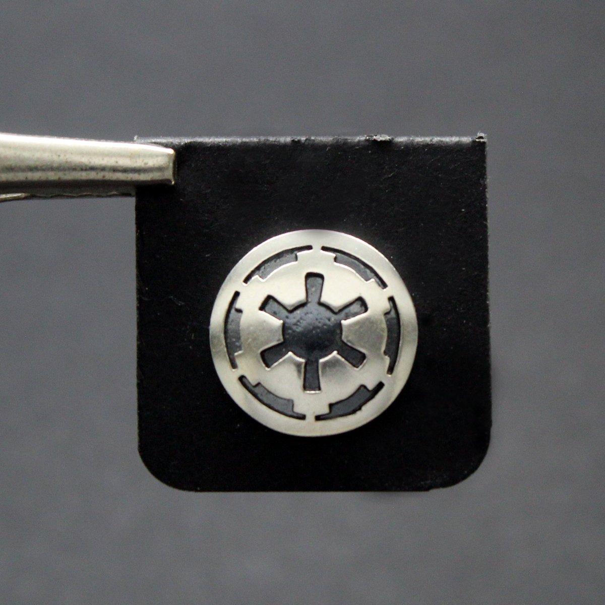 Plataica's tweet photo. ¿Sirves al #Imperio? 👉Símbolo del #ImperioGaláctico Star Wars #pin en #plata925
👉 https://t.co/rGGbWlQxvj
#hechoamano #envíogratis #RebelAliance #andor #SilverPin #StarWars https://t.co/zvs67owQug