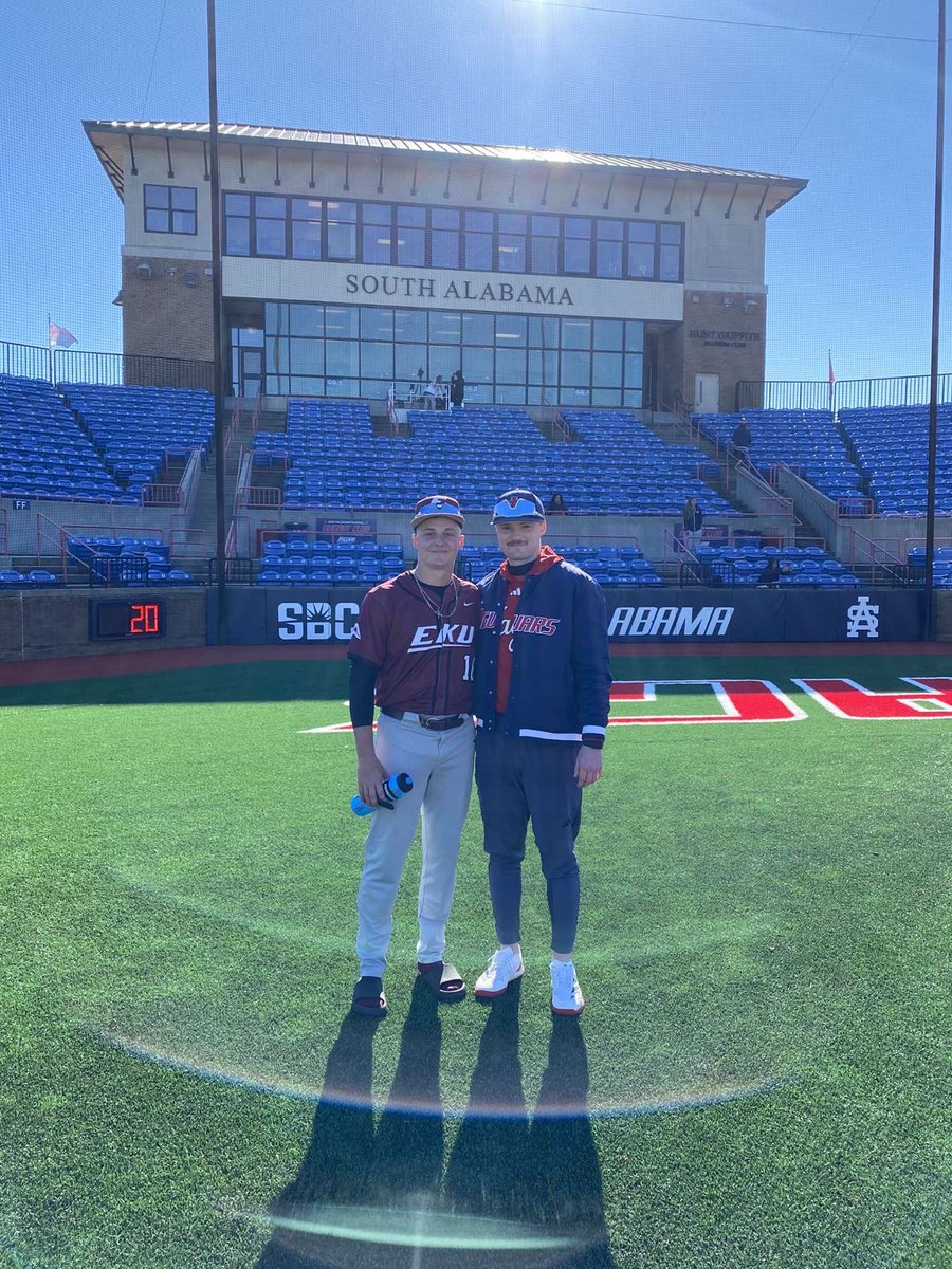 fsccbaseball's tweet photo. #HoundFam
Awesome to see our guys meet up at the next level!
Former pitchers Wyatt Foley (Eastern Kentucky) and Lucas Rodenberg (South Alabama) met up for their season opening series. https://t.co/aKUcwuhrr4