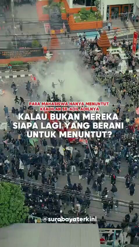 denni_sauya's tweet image. "Mahasiswa bergerak, kalo bukan mereka siapa lagi yang berani menuntut?"
#IndonesiaGelap