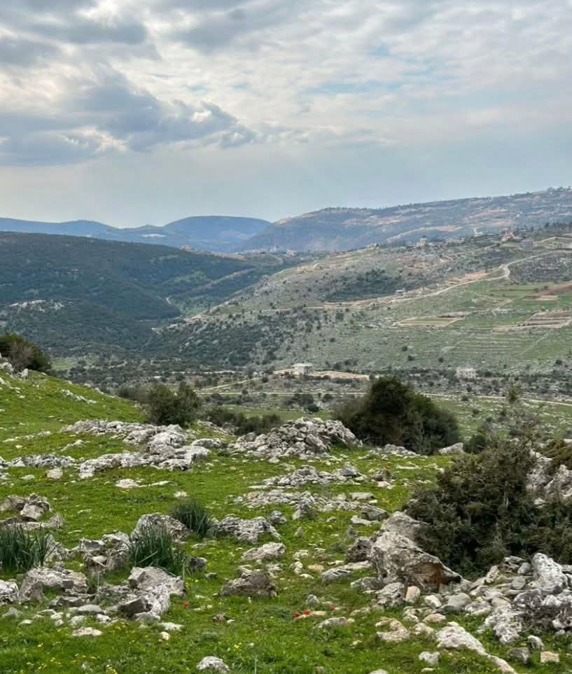 بالذي صاغ واعتنى
وبنى منكَ ما بنى
وتبنّاكَ "مقطعاً"
مستعاداً فأحسنا
والذي شاء أن يكون
لك القتلُ ديدنا
فتفداكَ بالشهداء 
فرادى .. وبالثُّنى
والذي لم يدنك إذْ
دان كُلاًّ بما جنى
حلفةَ الصابرِ ارتضى
ما يُلاقي فأذعنا
لو تتوجتُ بالدُّنَى
لم يكن عَنكَ لي غنى
#انا_على_العهد