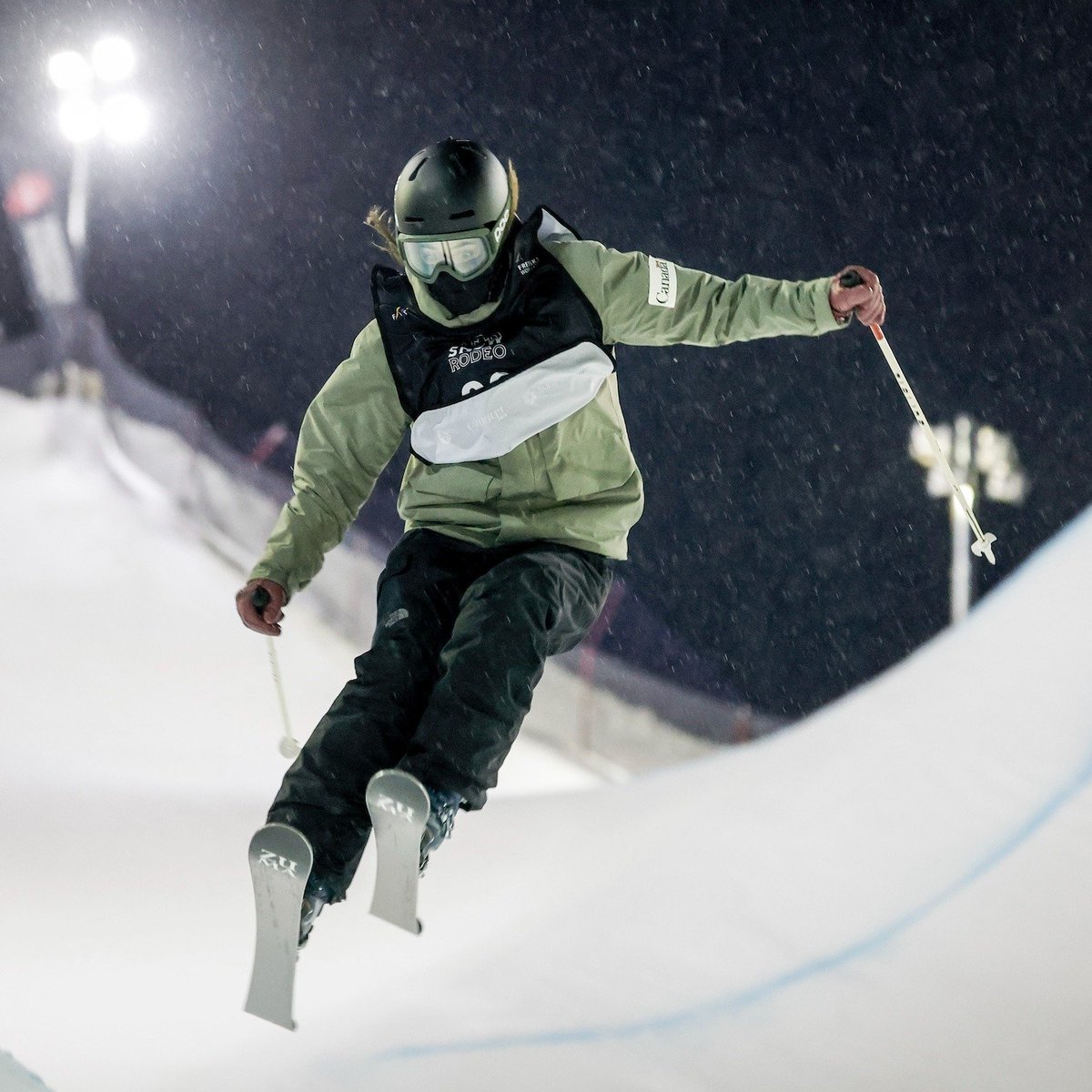 SKI ACROBATIQUE - Demi-lune
Une médaille 🥉 ce weekend pour la🍁Rachael Karker 
à la Coupe du monde de Calgary devant ses compatriotes Cassie Sharpe (5e), Dillan Glennie (6e), Amy Fraser (7e) et Ava Dittmer (20e).

Chez les hommes, Brendan Mackay a pris le cinquièem rang devant