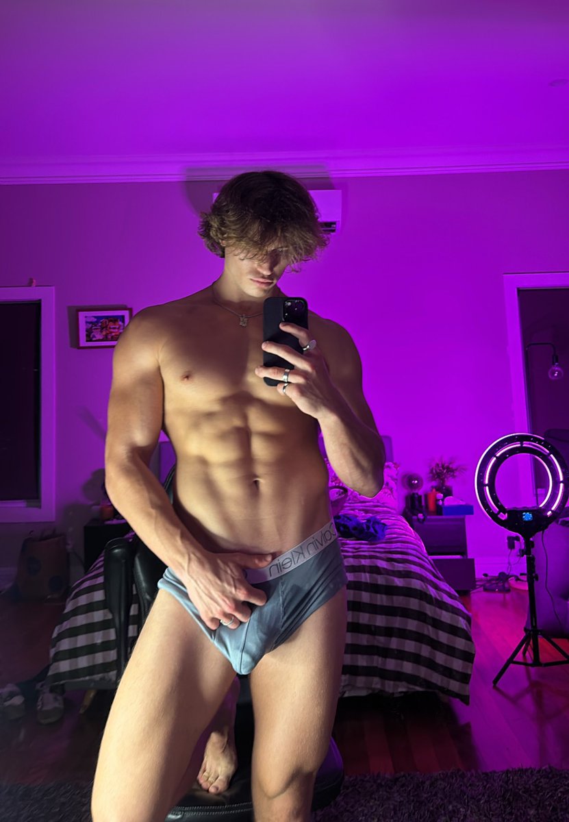 Chudai

onlyfans.com/doriansdom/c6