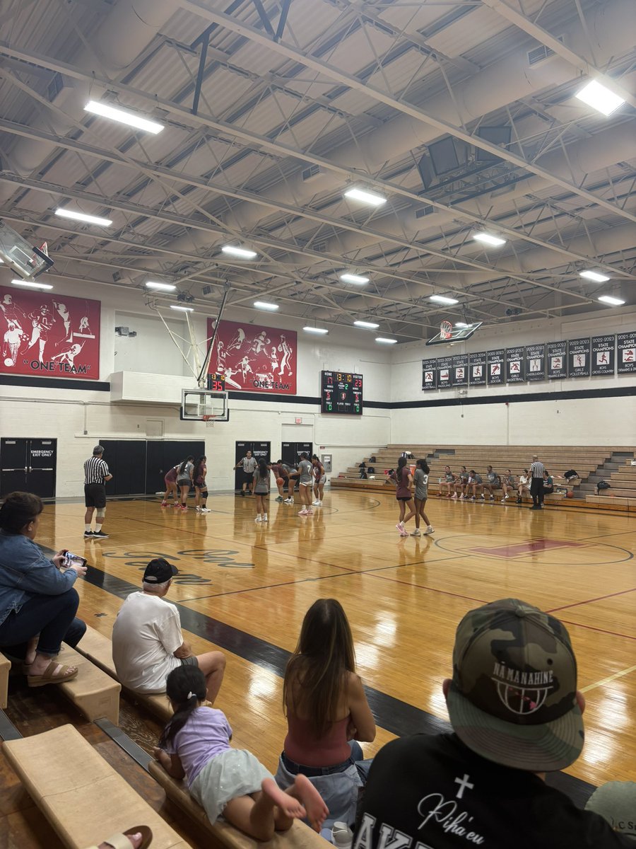 Mufi Hanneman Jamboree 2025! Last time competing against some of the top girls in the state, let’s go team blue!