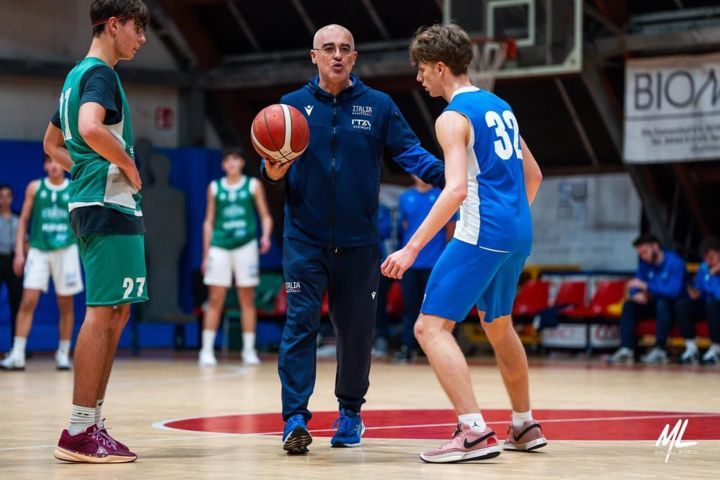 #TriplaDoppia by <a href="/AllAroundnet/">All-Around.net</a> 2024-25 nella 23ª puntata del nostro web show abbiamo avuto coach <a href="/7sodo7/">marco sodini</a> con <a href="/FaberNoto/">Fabrizio Noto</a>, #WertherPedrazzi, <a href="/garbo75/">cristiano garbin</a>, <a href="/dario_acer/">Dario Salvatorelli</a> e #RobertoVedani
all-around.net/?p=266181