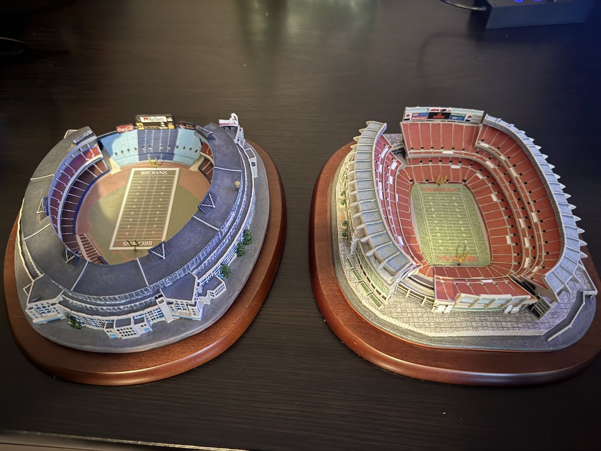JohnnyStaugs's tweet photo. @TheDanburyMint  Hey gang!  Any chance you’re planning a sweet scale model of the new stadium with a removable roof in the same scale as these? @Browns https://t.co/PPcM6IG6az