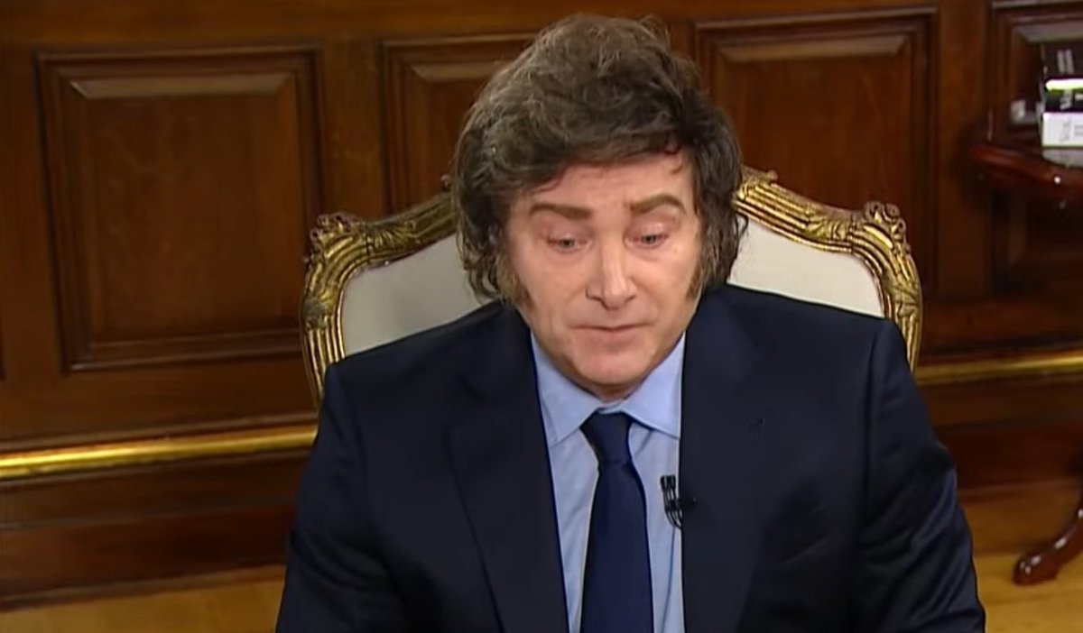 RT si pensas que está entrevista es un PAPELON HISTÓRICO. 

#MileiEstafador