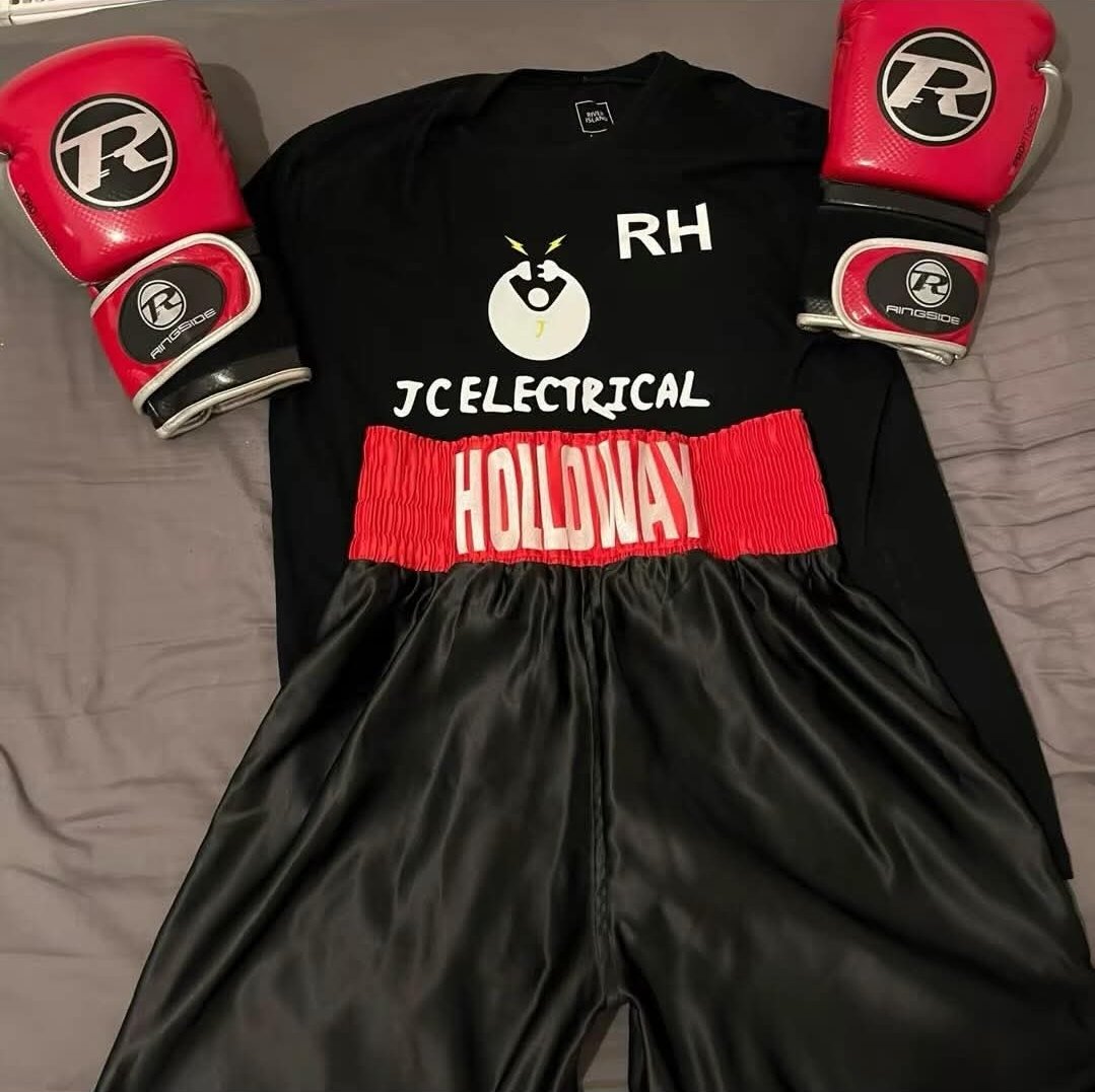 A massive thank you to <a href="/JaaKee1994/">Jake</a> for kindly sponsoring Roan for his debut fight this Saturday. You've enabled him to buy some new kit for the fight. Top man ❤️