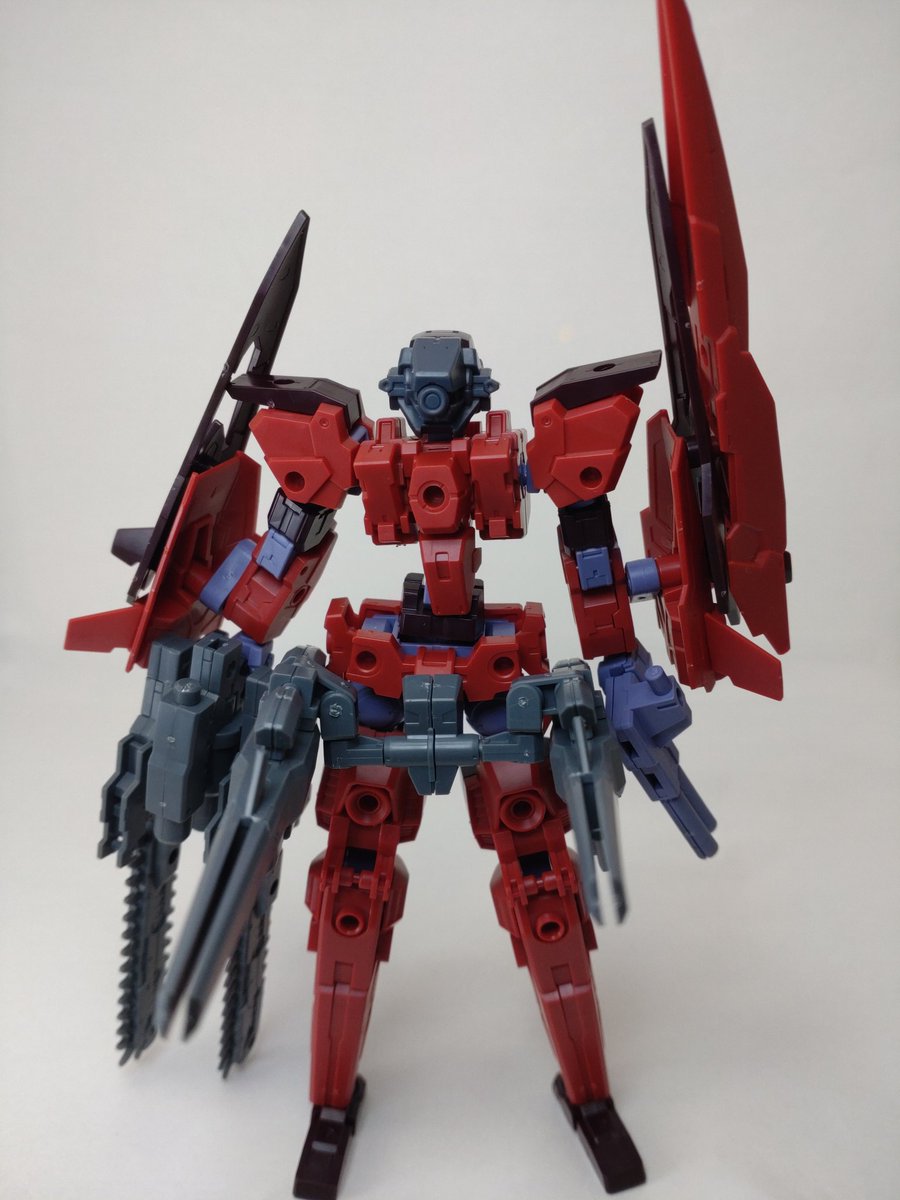 LECROSSBONES's tweet image. エスポジット・スネークアイズ
エスポジットのカスタム機体、装備したチェーンソーガンは変形時にも使用することができ空中格闘機として高い性能を持つ
パイロットは本機の受領中に今回の事件に遭遇、本隊とは事後承諾のような形で追撃部隊に参加している

#30MM夜間都市戦
#30MM地球連合軍